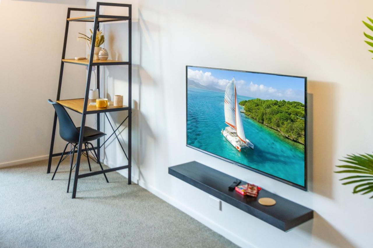 City Lights Retreat With Carpark 2 Bed 2 Bath Christchurch Ngoại thất bức ảnh
