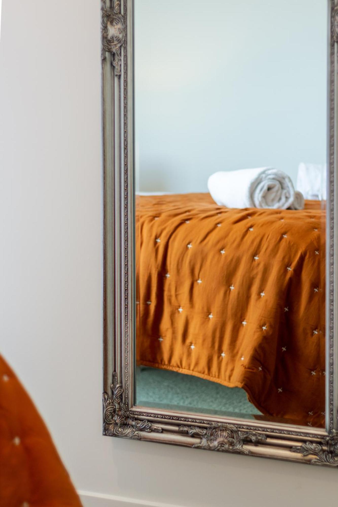 City Lights Retreat With Carpark 2 Bed 2 Bath Christchurch Ngoại thất bức ảnh